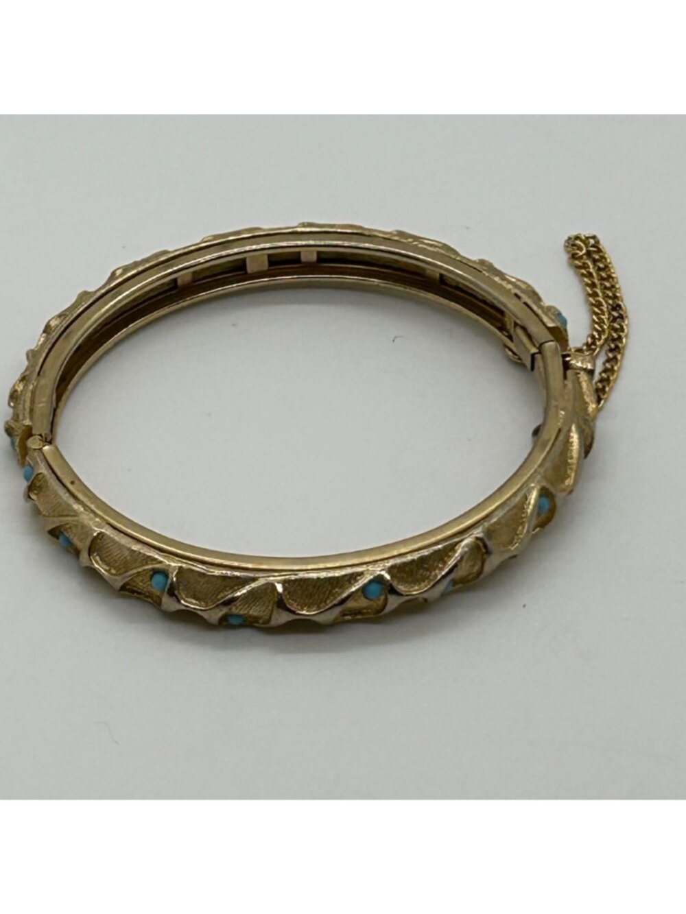 Vintage Gold-Toned Bracelet Hinged Textured Turquoise-Color Stones Safety Chain - Picture 3 of 16